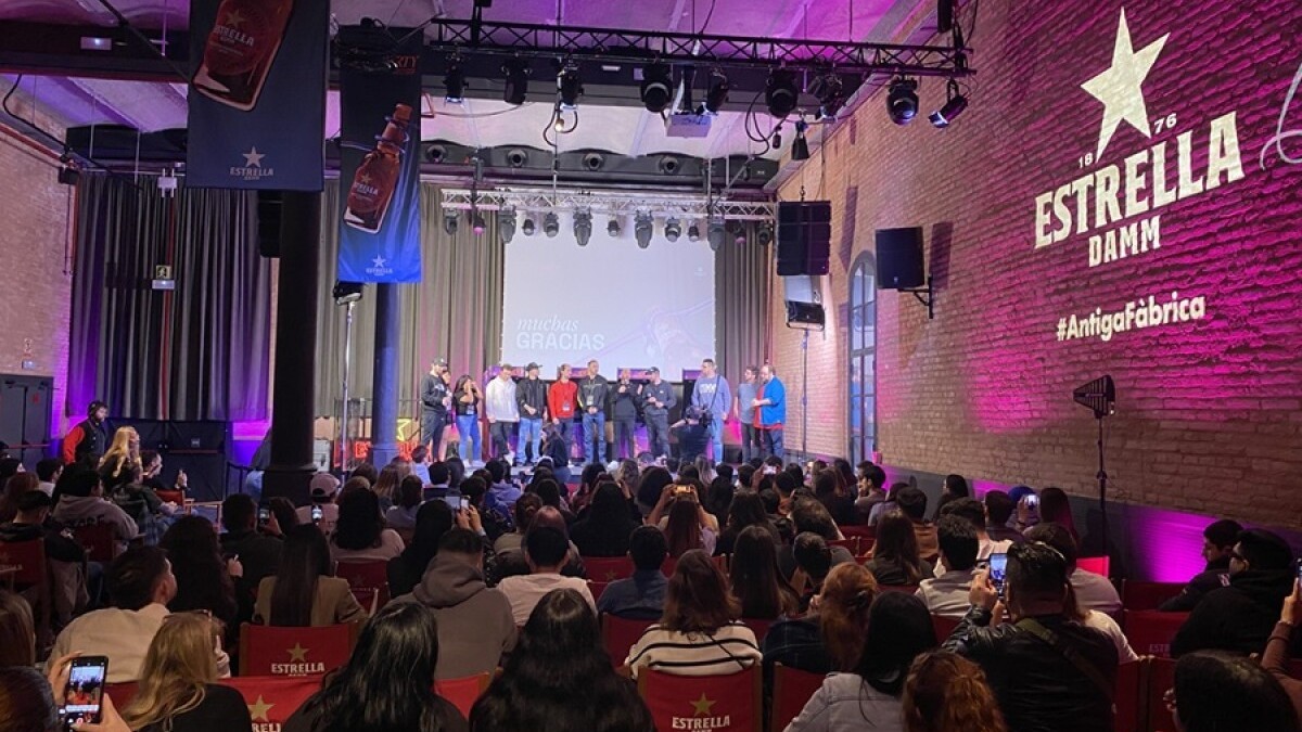 Auronplay trasllada el «set up» a l'Antiga Fàbrica d'Estrella Damm en un esdeveniment multitudinari