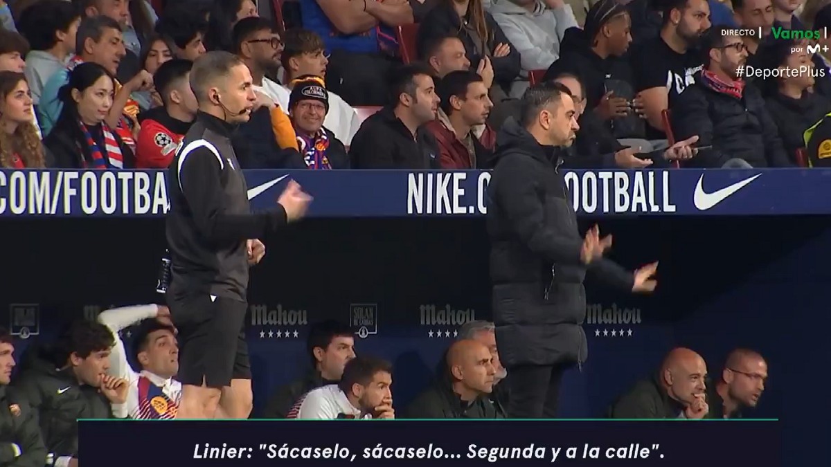 Dubtosa actuació del quart àrbitre amb l'expulsió de Xavi