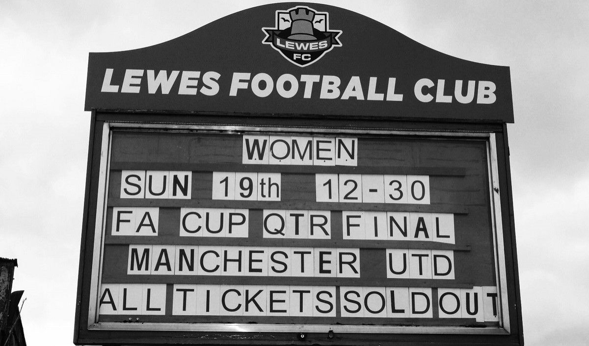 L’estadi del Lewes anuncia un partit de copa contra el Manchester United femení amb totes les entrades venudes  - Glorious Sport