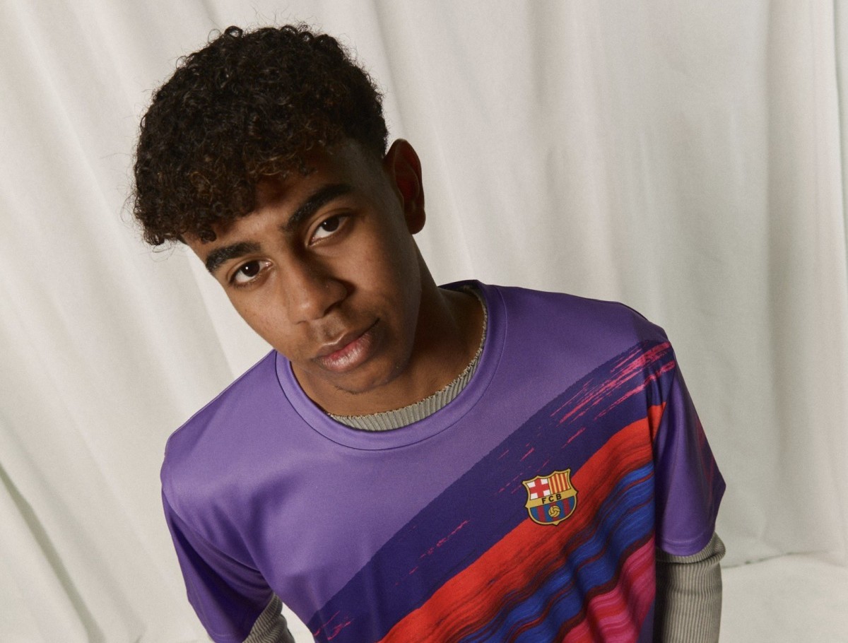 El Barça sorprèn amb una samarreta commemorativa pel 8-M