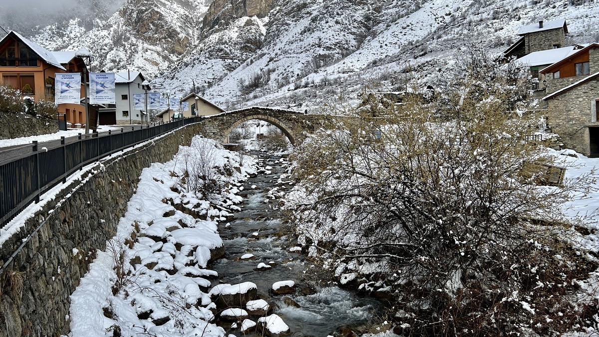 Nevada abundant al Pirineu abans d'un cap de setmana amb 10 comarques en perill