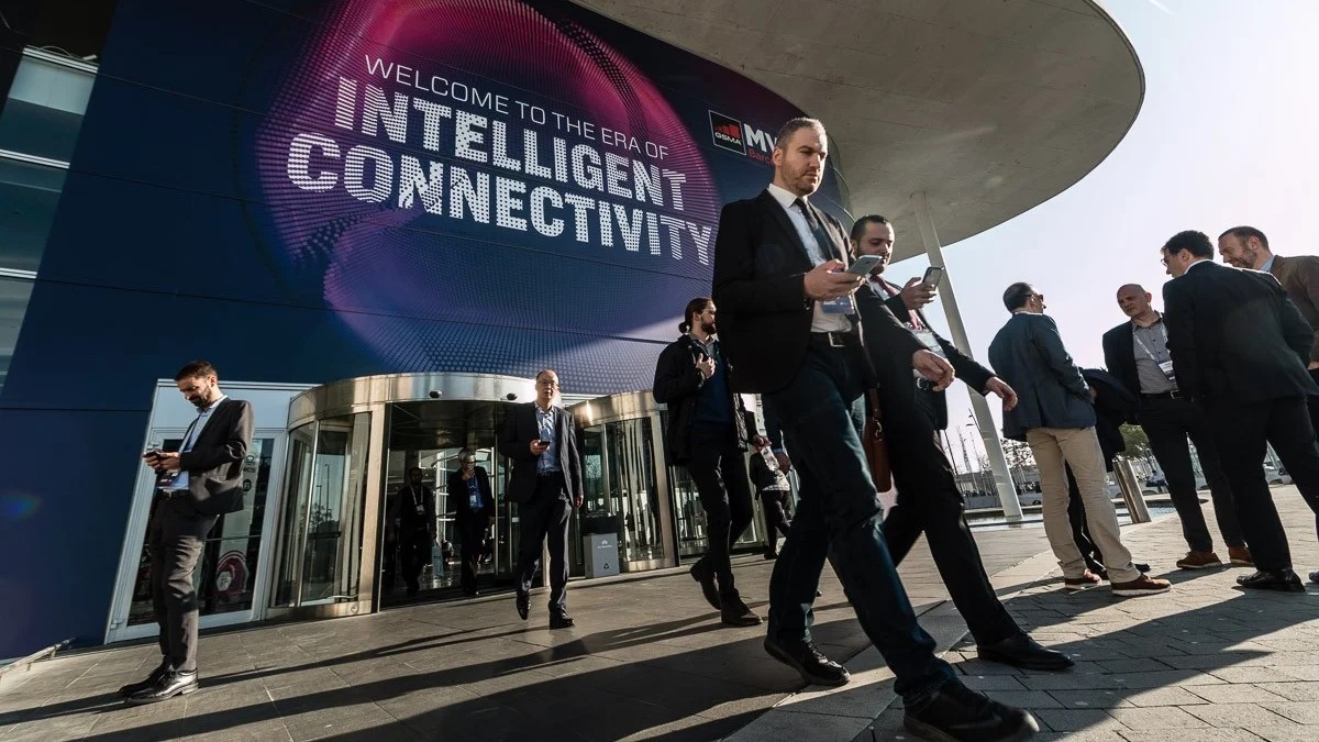 Empresaris sortint del Mobile World Congress - José M. Gutiérrez