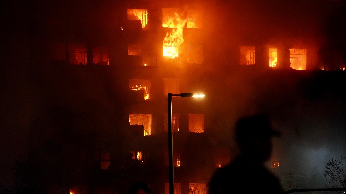 Un curtcircuit en el para-sol d'un pis, l'origen del tràgic incendi a València