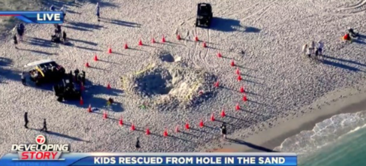 La sorra s'empassa dues criatures que jugaven en una platja de Miami