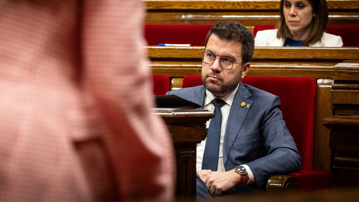 Calvo estira les orelles als barons del PSOE contraris al diàleg amb ERC