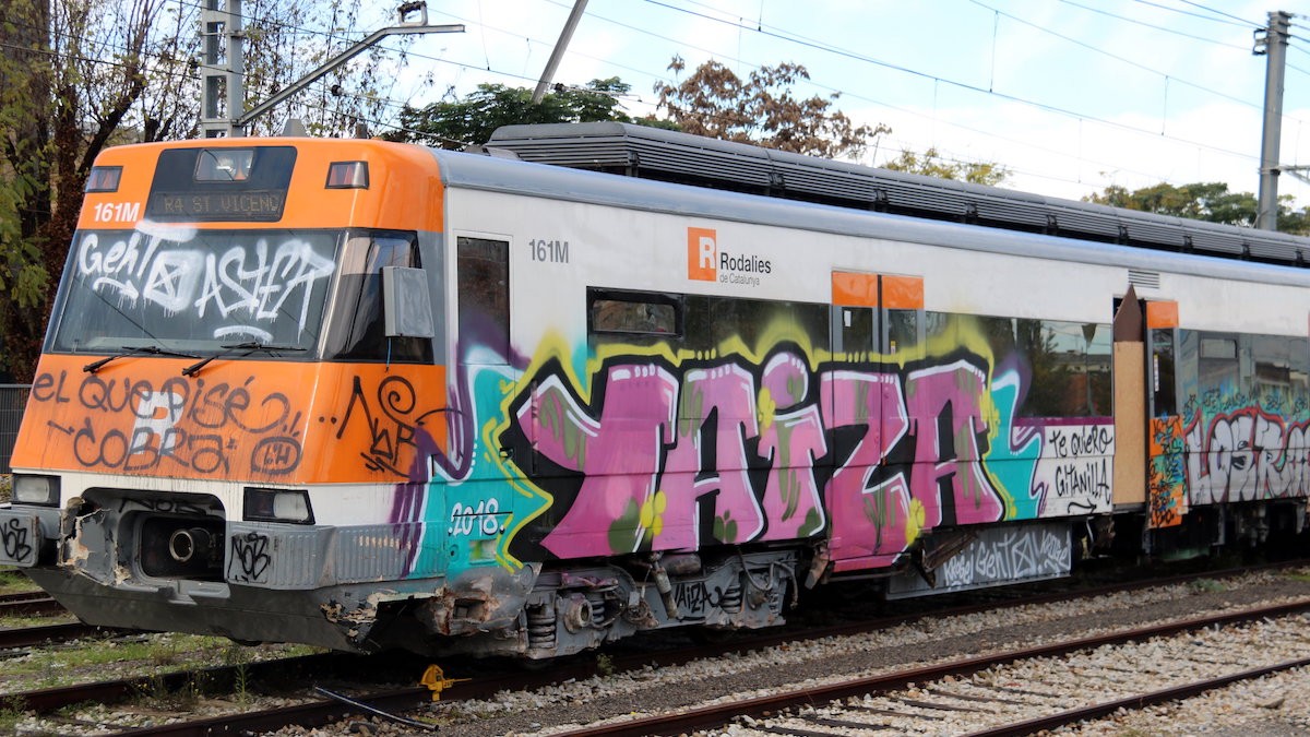 Els grafitis als trens de Rodalies van costar 32.000 euros diaris el 2023
