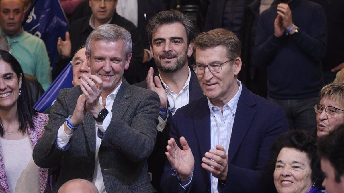 El president gallec Alfonso Rueda amb el líder del PP, Alberto Núñez Feijóo - Gustavo de la Paz / Europa Press