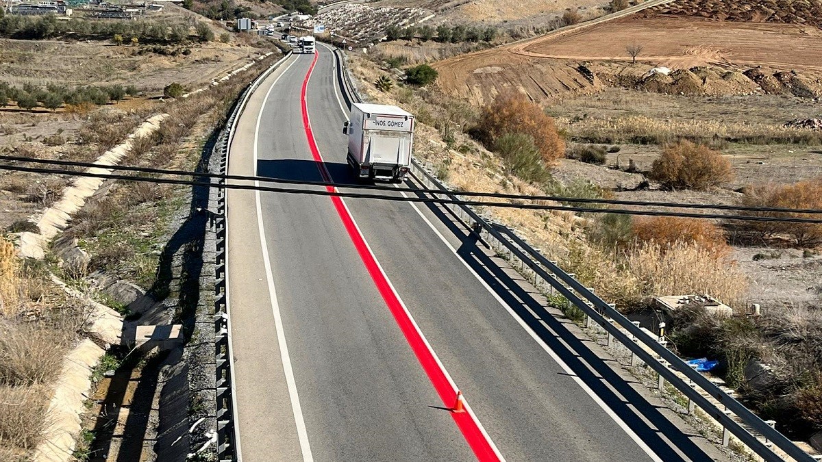 El significat d'una gran línia vermella a la carretera