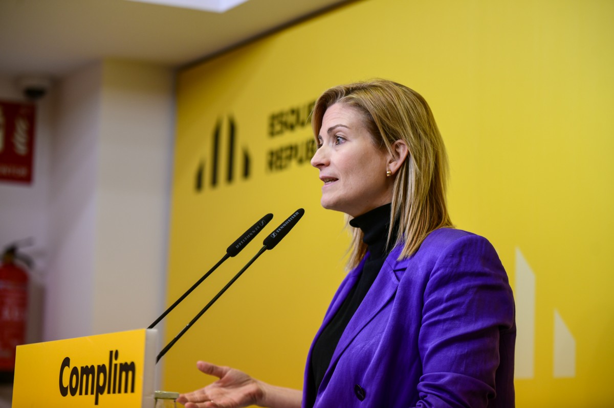Òmnium encoratja el comerç local a abanderar el català com a llengua d'entrada