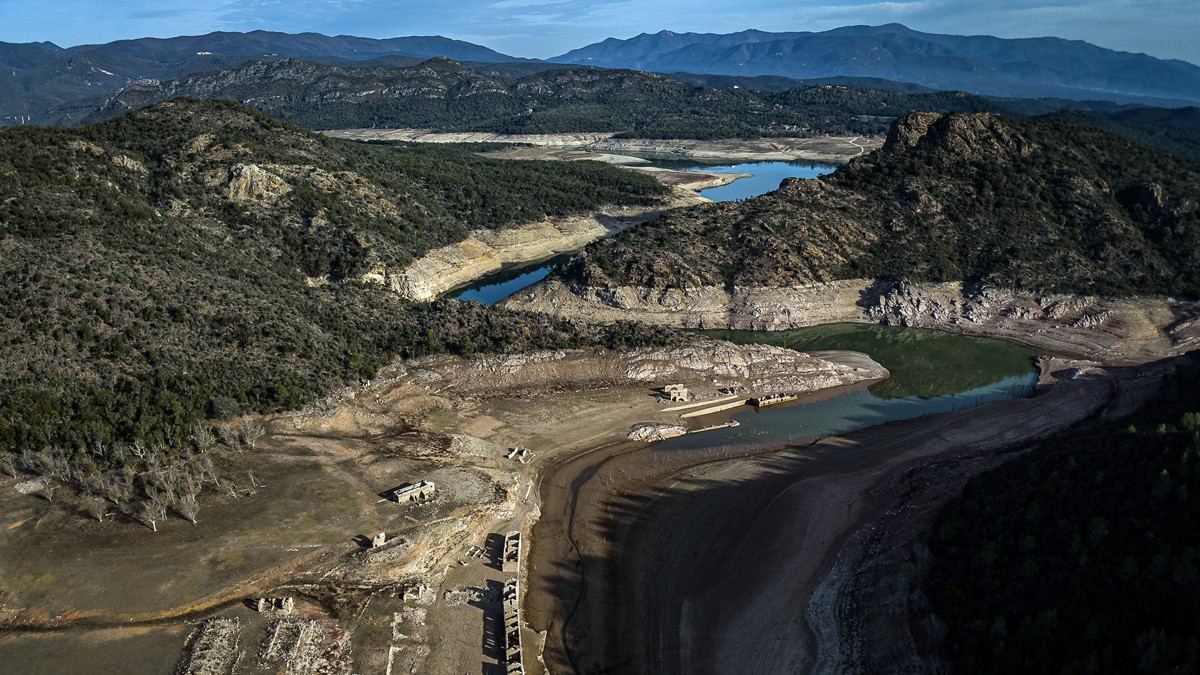 Vista aèria de l'estat del pantà de Darnius-Boadella  - Jordi Borràs