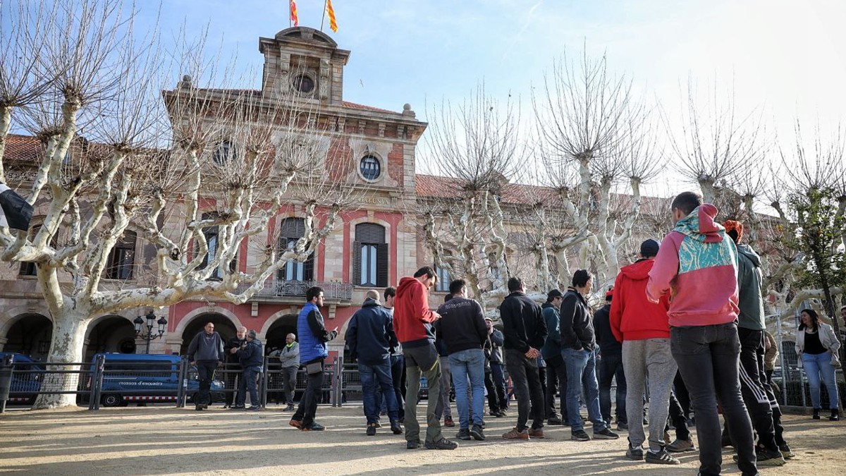 Els pagesos aconsegueixen el compromís del Parlament per revisar les restriccions d'aigua