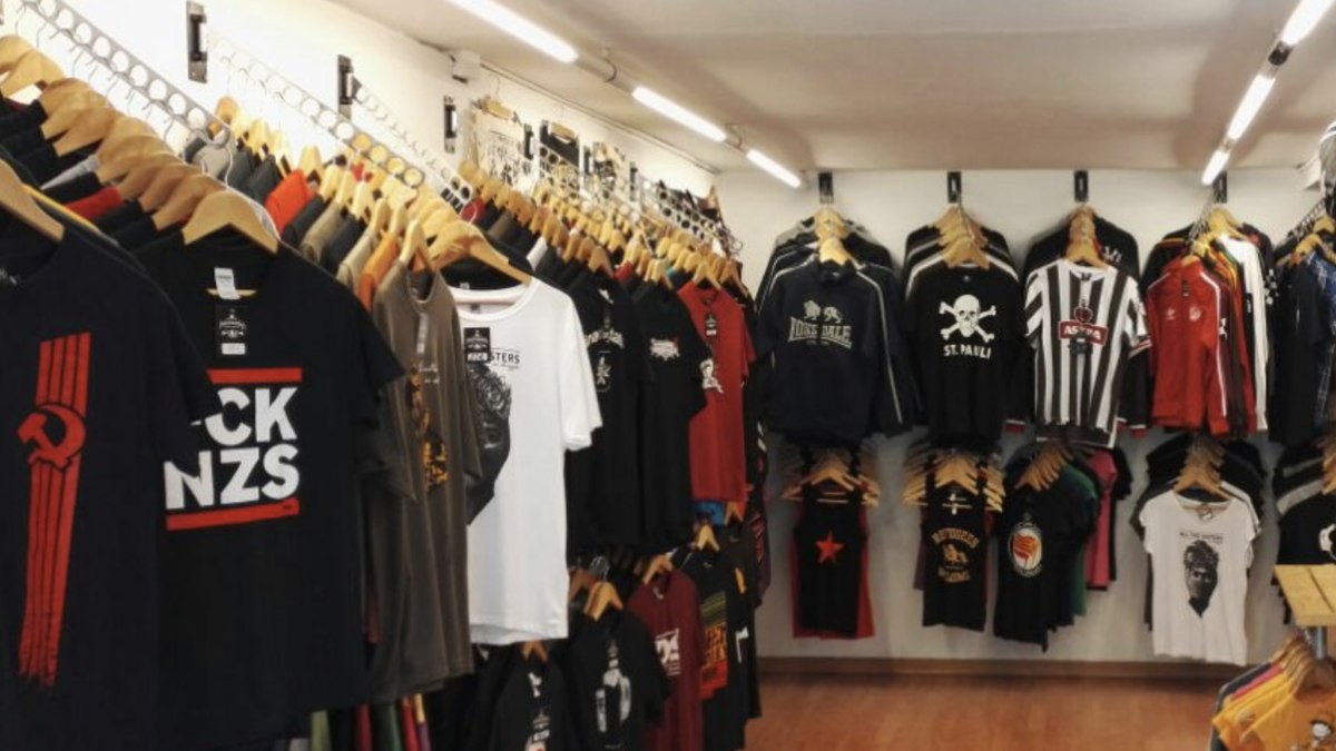 Tanca la botiga Partisano al Raval, referent en productes independentistes i antifeixistes