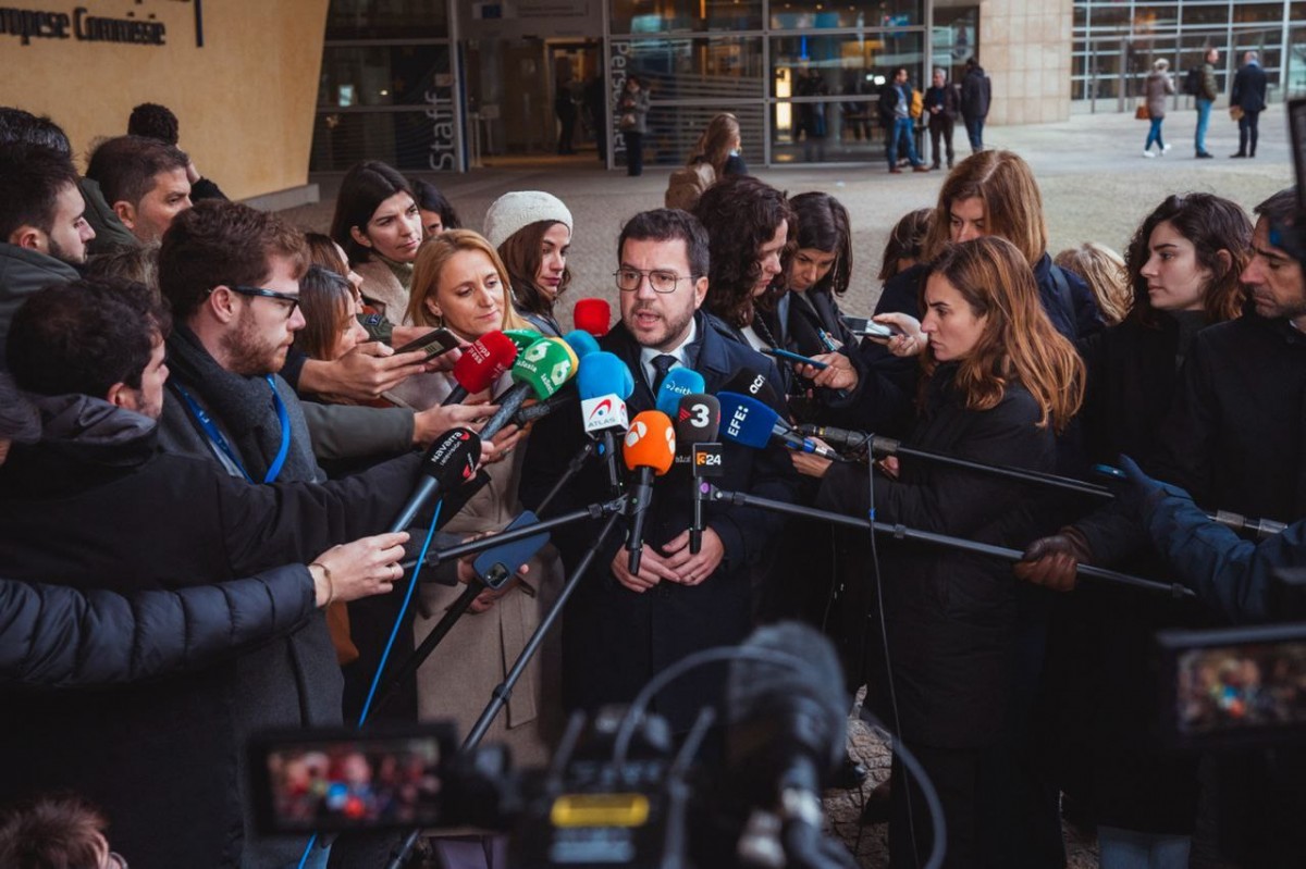 Pere Aragonès, atenent els mitjans davant la Comissió Europea - Arnau Carbonell / Govern