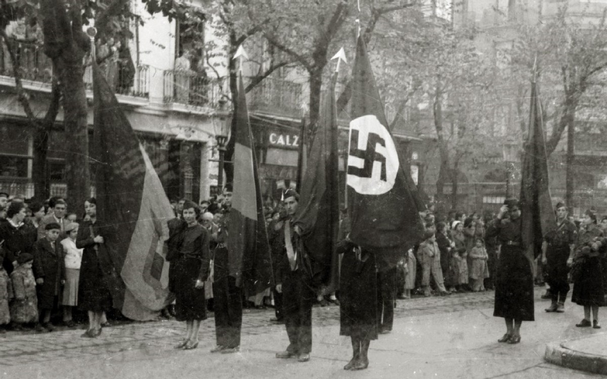 Les tropes franquistes desfilen per Sant Sebastià després de la conquesta de la ciutat - Pascual Marín / Kutxa Fototeka