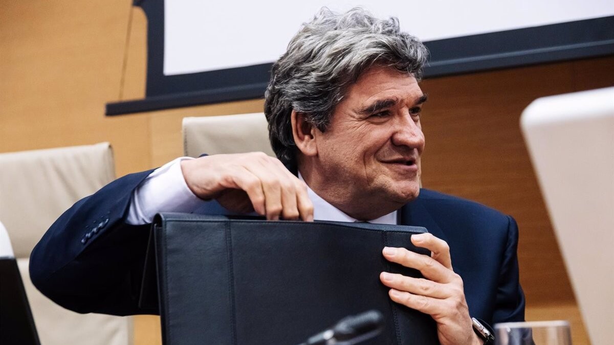 Escrivá fa un «Sí, ministre» al Congrés: «No sabia que existia aquesta comissió al ministeri»