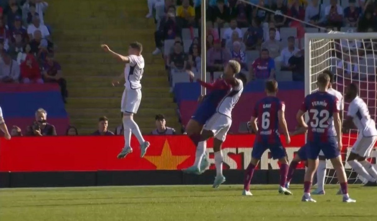 Nova filtració del VAR: així es va descartar un penal pel Barça al Clàssic de Lliga