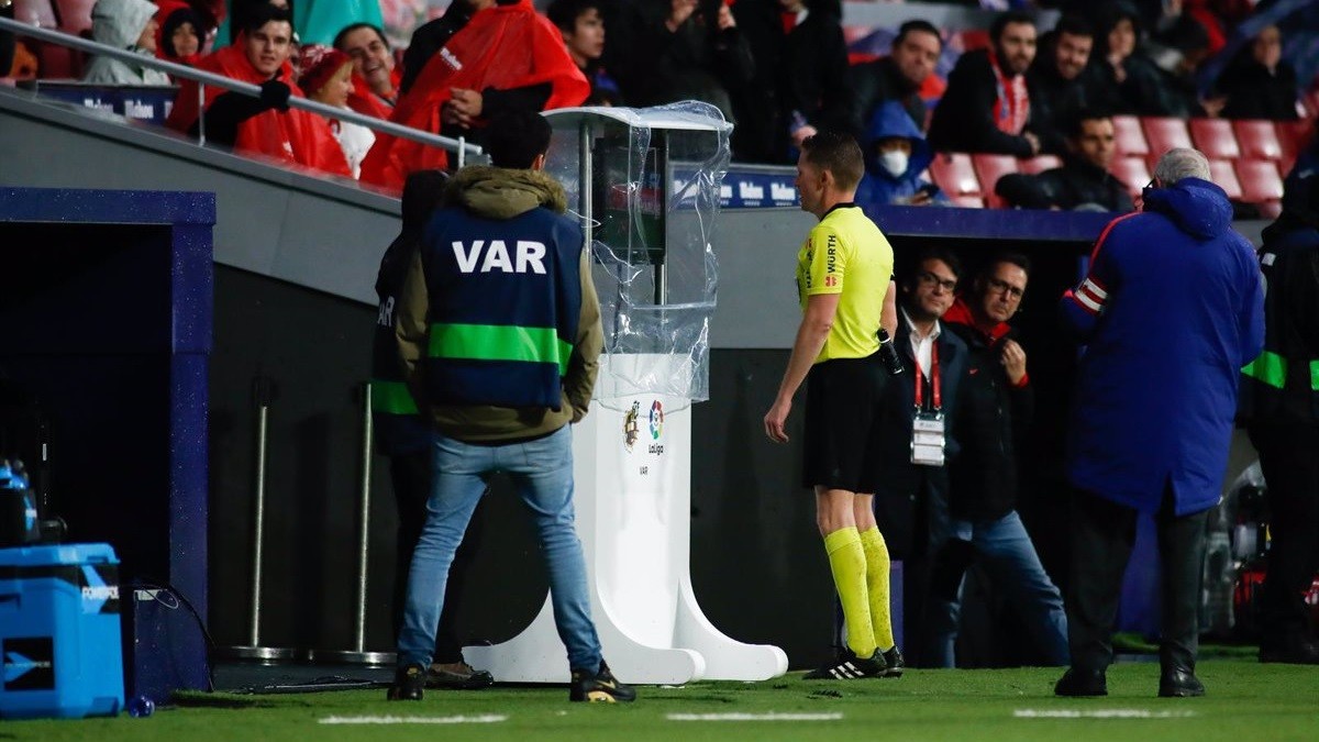 Ja hi ha conseqüències del desastrós VAR del Madrid-Almeria: Hernández Maeso, a la nevera