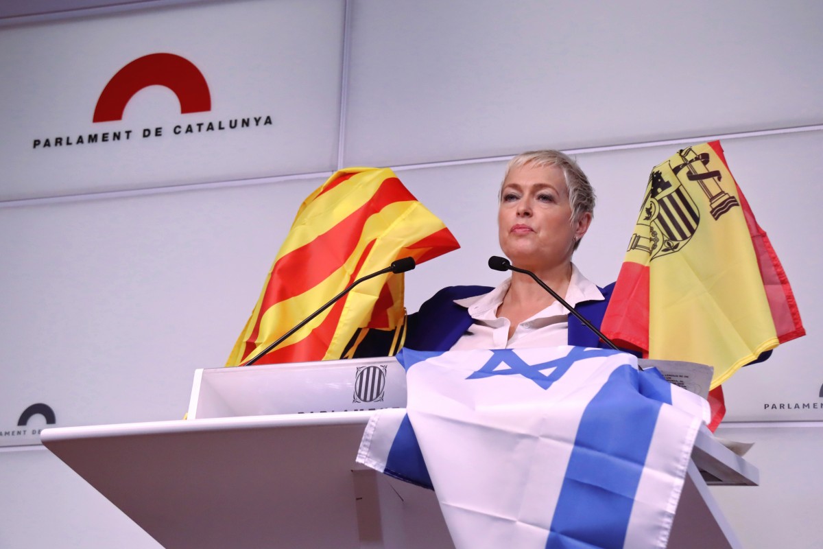 Roben banderes d'Espanya i d'Israel del despatx de Ciutadans al Parlament