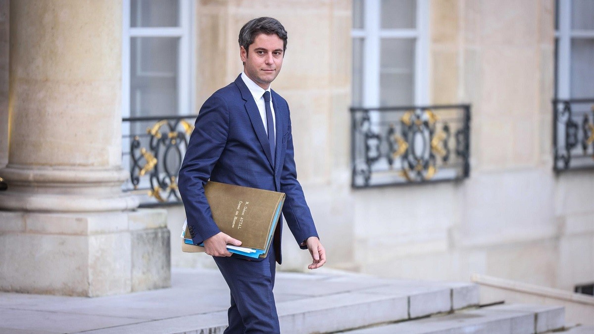 França ja té nou primer ministre, el més jove de la història