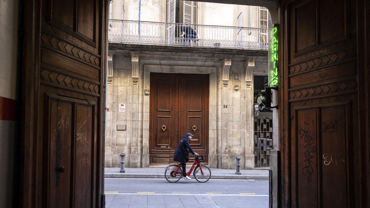 Carrer Ample 24 - Hugo Fernández