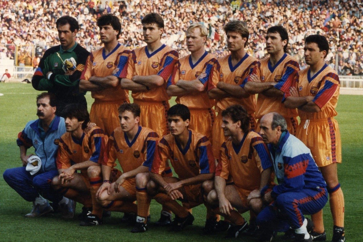 L’equip blaugrana que va guanyar la Copa d’Europa de 1992 amb la mítica samarreta taronja - @XBescos