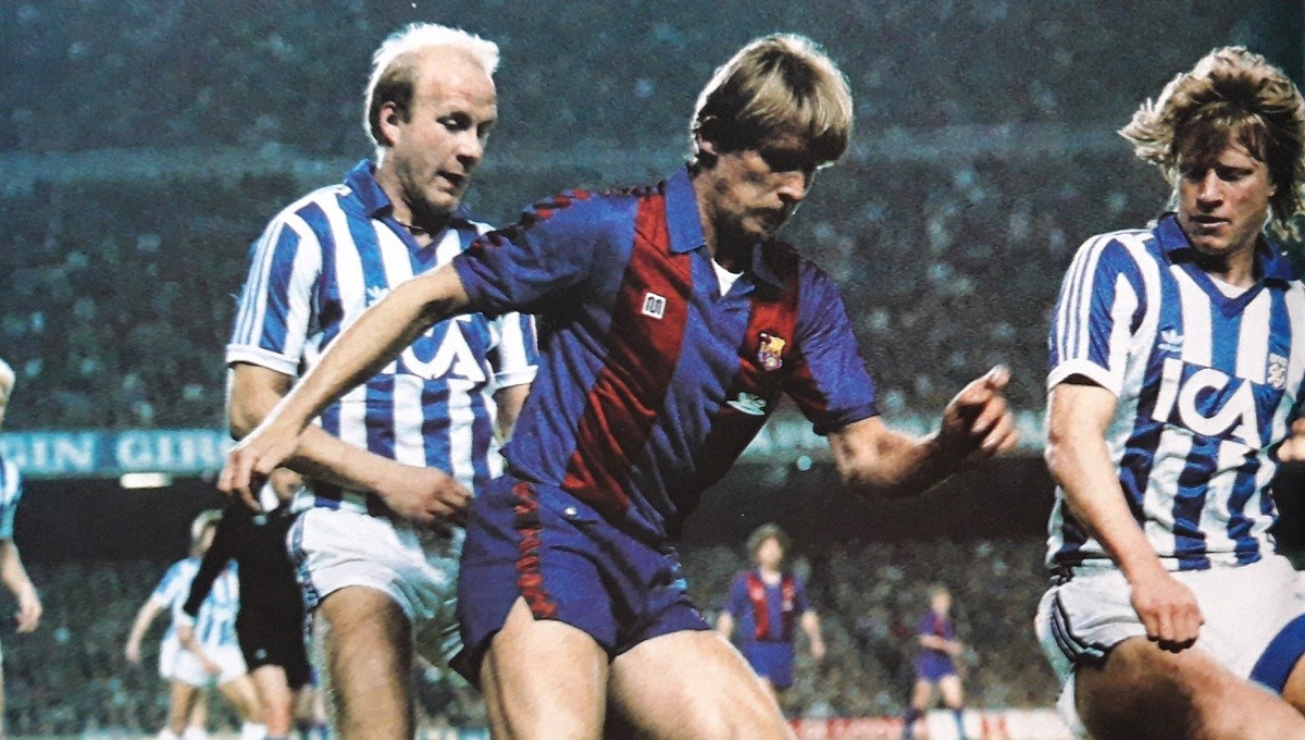 Schuster lluint el logotip de Barcelona 92 a la samarreta durant la semifinal de la Copa d’Europa enfront el Göteborg - @FutbolCarroza