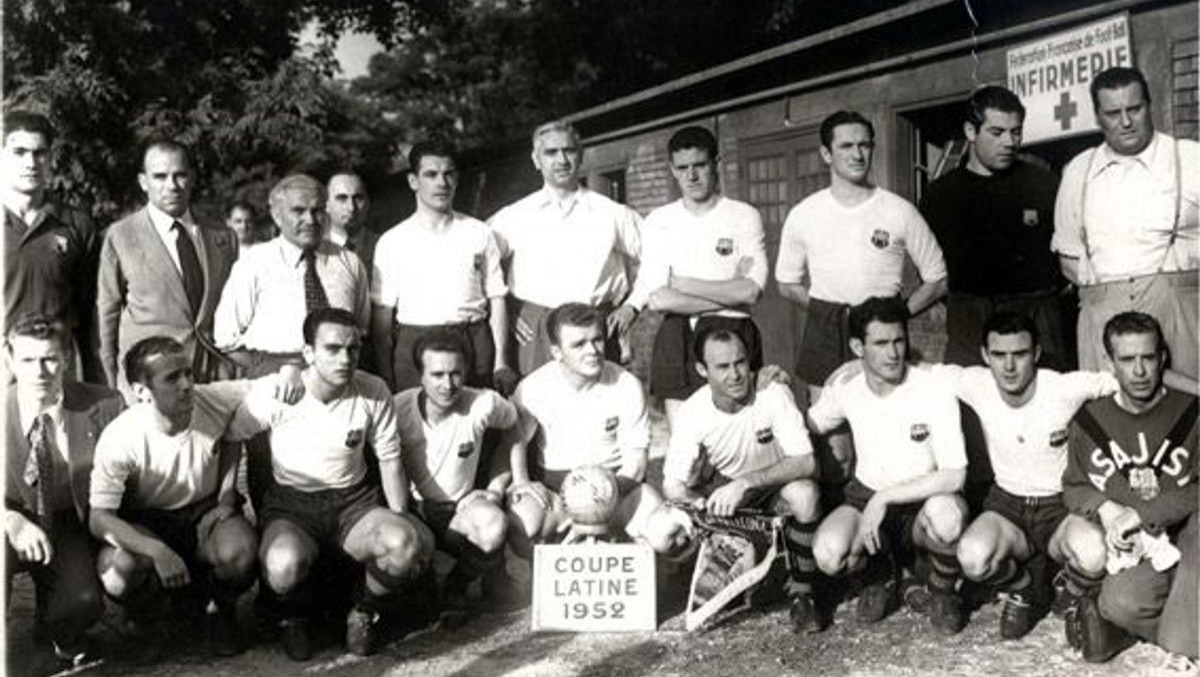 El Barça, de blanc durant la Copa Llatina de 1952, un color que es va començar a utilitzar la temporada 1921-22 - @MemoriaFCB