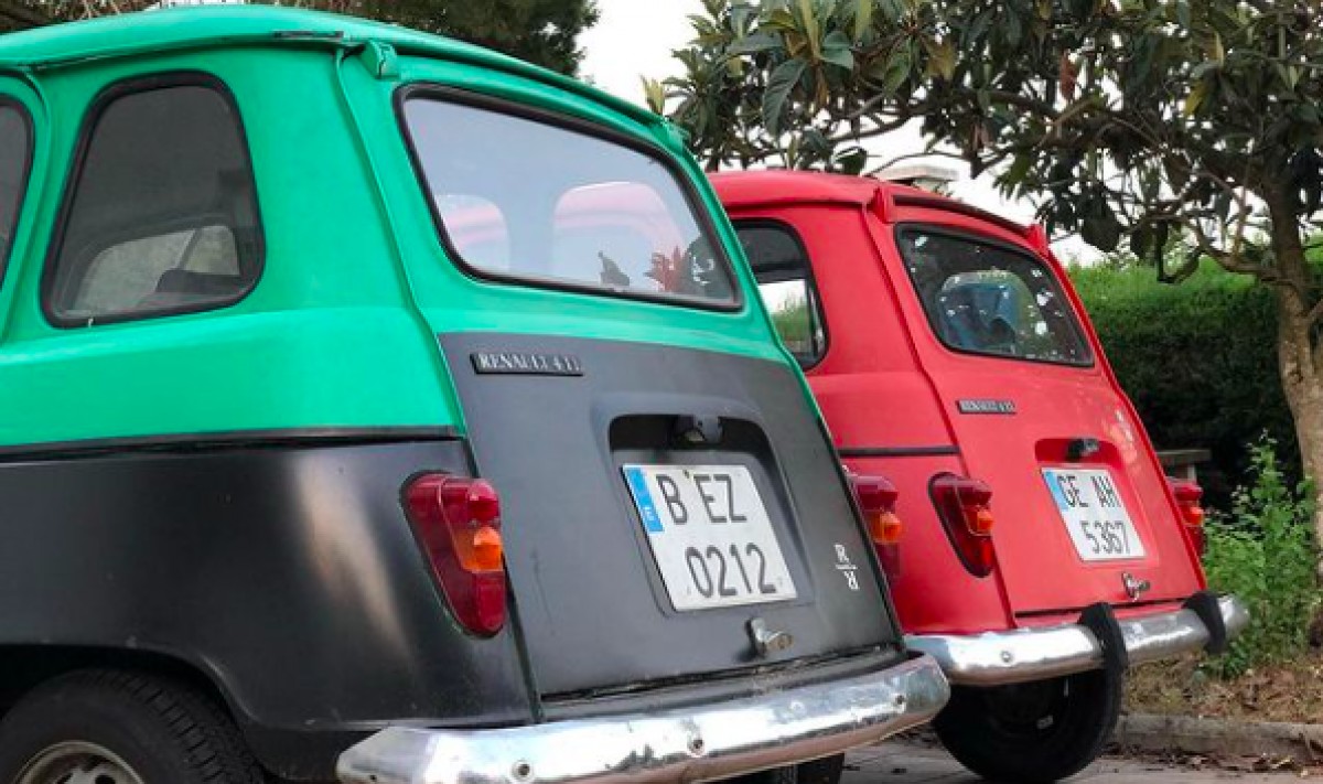 Alguns dels Renault 4L que col·lecciona en Pol Franch - @renault4lfans 
