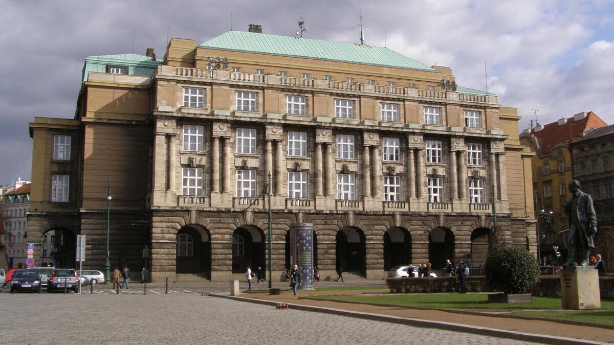 La facultat d'Arts de l'Universitat Carolina de Praga - Wikimedia Commons