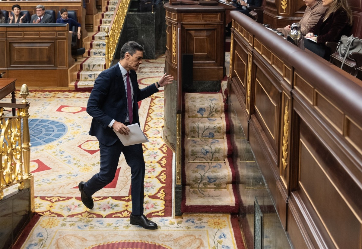 Sánchez vincula l'oficialitat del català al suport d'altres forces però promet intentar-ho «seriosament»