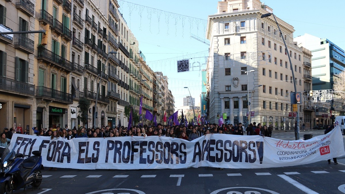 Els universitaris es manifesten contra la ineficàcia dels protocols d'assetjament sexual