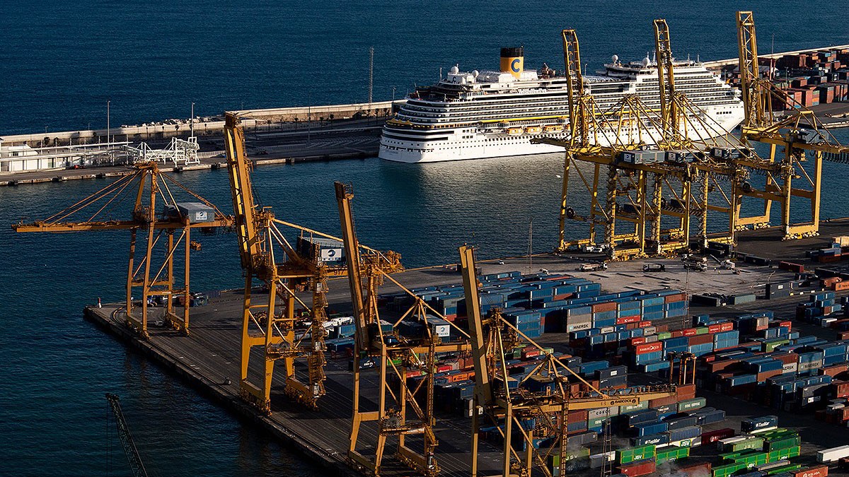 Una venedora de cupons mor atropellada per un camió al port de Barcelona