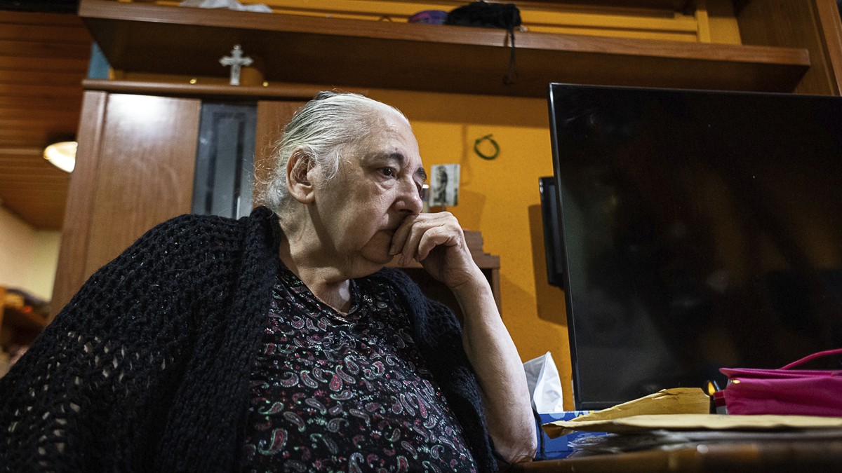 Una dona gran, a punt de ser desnonada per un desajust de 89 euros després de 55 anys al pis