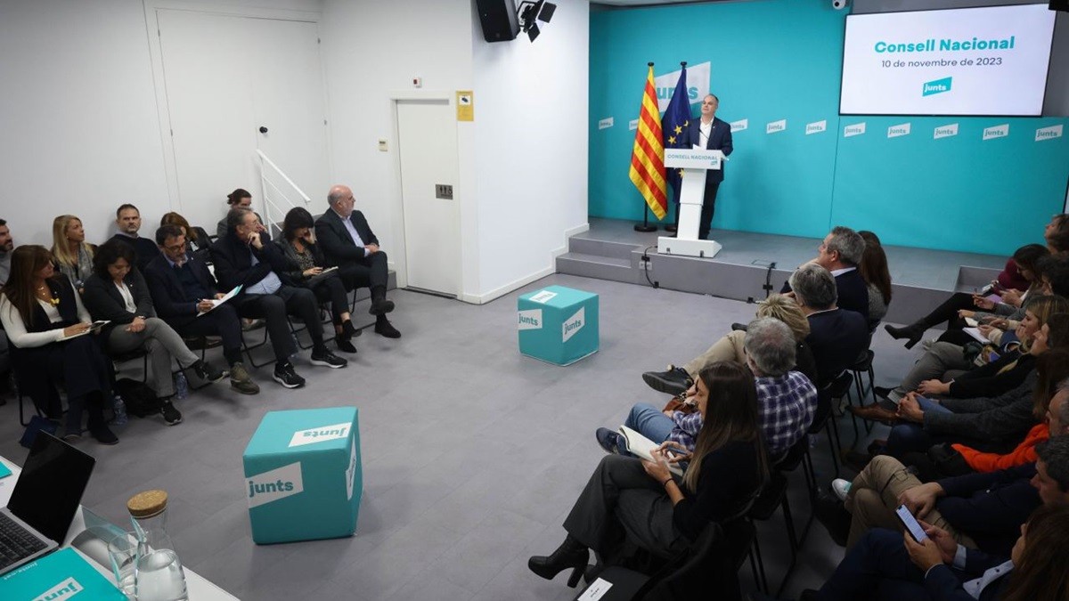 La pregunta a la militància de Junts posa l'accent en el plantejament d'un referèndum
