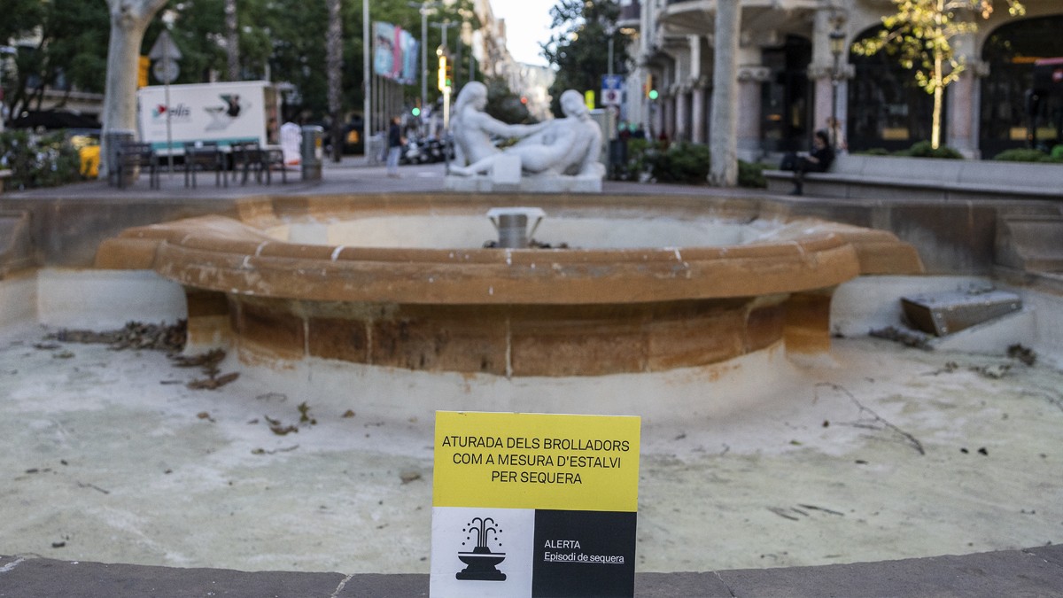Quines mesures apliquen els municipis per reduir el consum d'aigua?