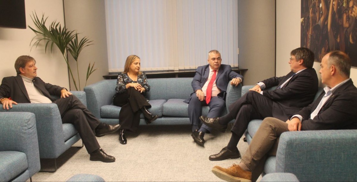 Junts i el PSOE es troben a Suïssa per obrir una nova fase de negociació després de l'amnistia