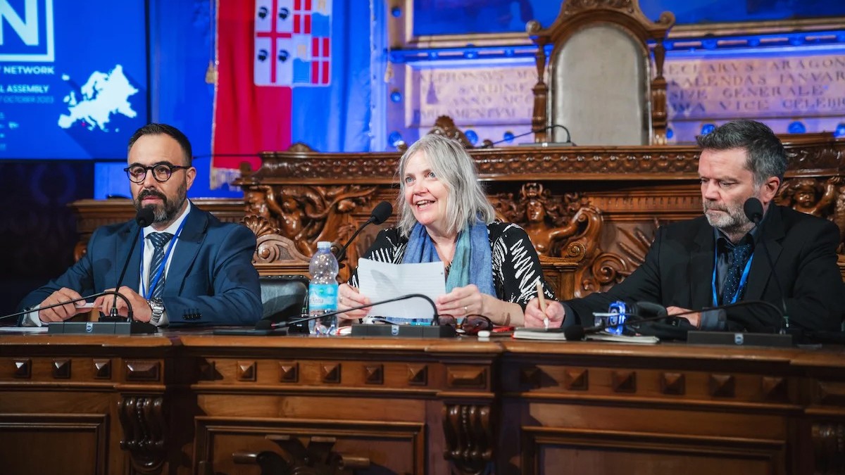 Elin Jones intervenint a l'última assemblea general de l'ELEN, celebrada a Sardenya - Cedida