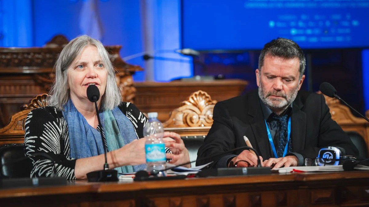 Elin Jones amb Davyth Hicks, secretari general de l'ELEN  - Cedida