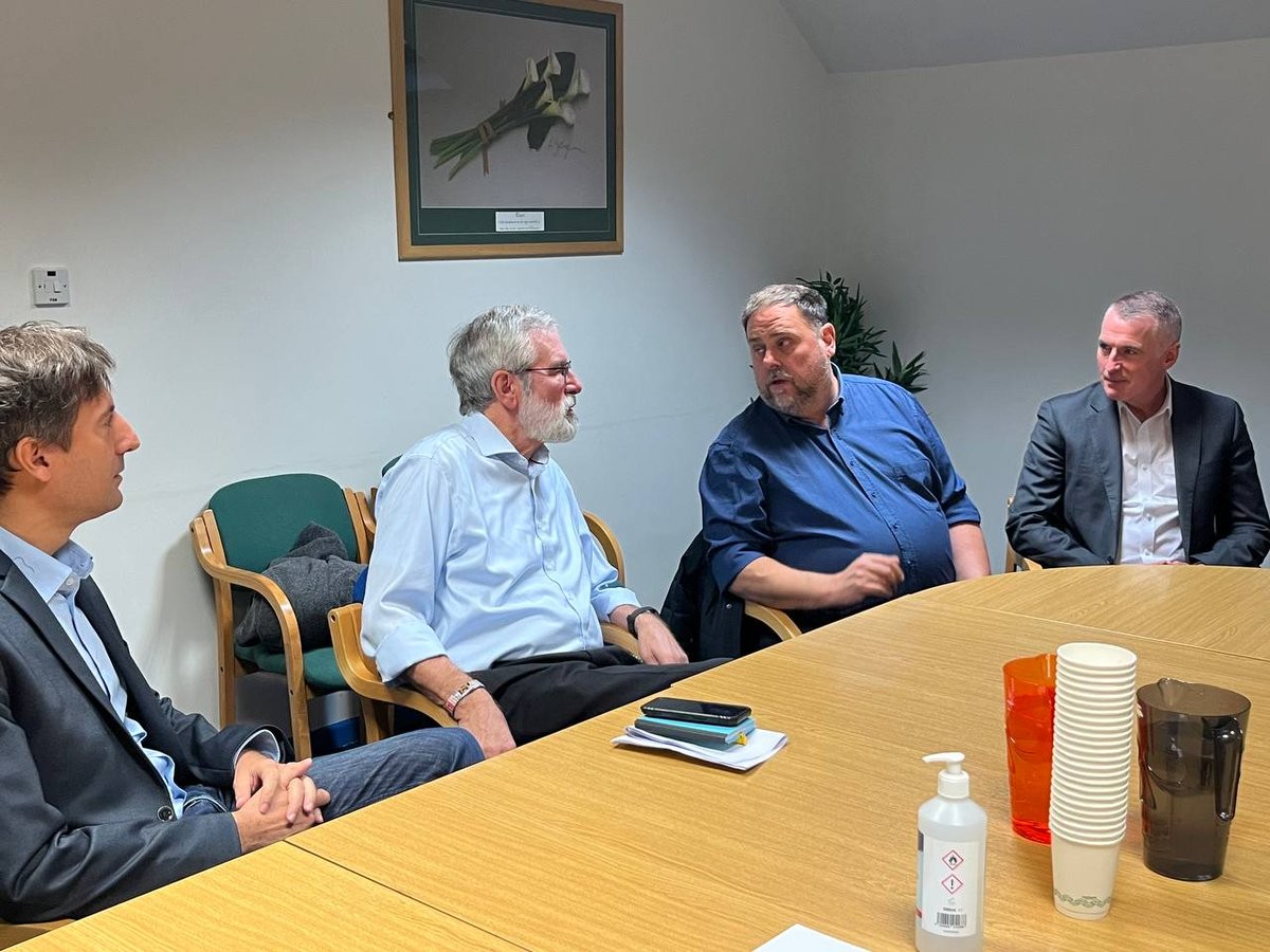 Junqueras tanca amb Adams la visita a Irlanda emmirallat en els Acords de Divendres Sant