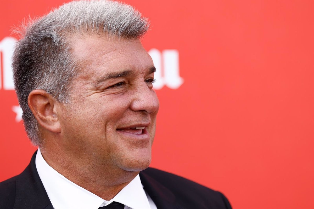 Primeres paraules de Laporta sobre l'adeu de Xavi: «Continua fins al juny perquè és una llegenda»