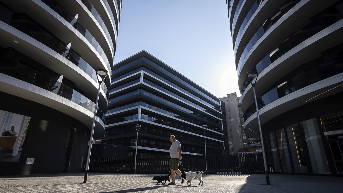 Pisos de luxe i expats, el còctel que dispara 500 euros el lloguer mitjà a un barri popular
