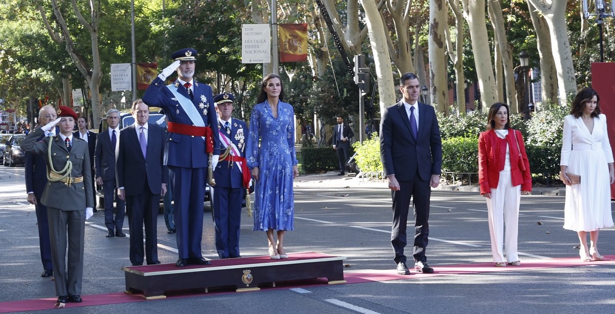 Felip VI i Sánchez presideixen la desfilada del 12-O amb Txapote de «convidat d'honor»
