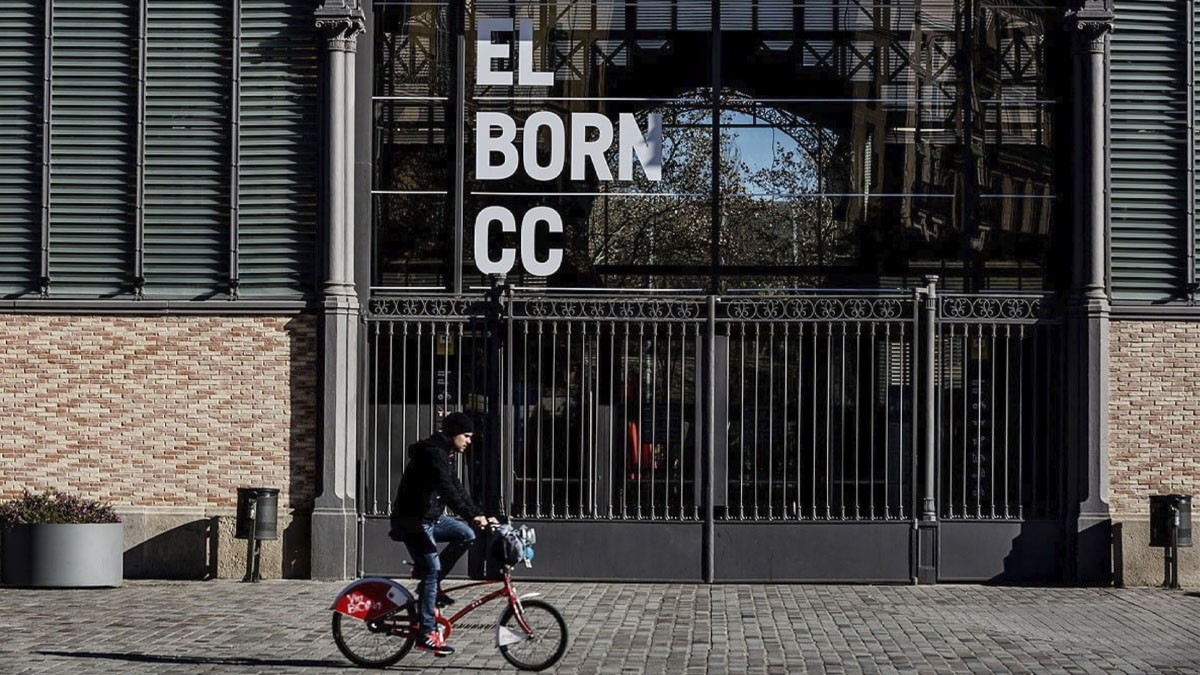 Collboni elimina la direcció del Born