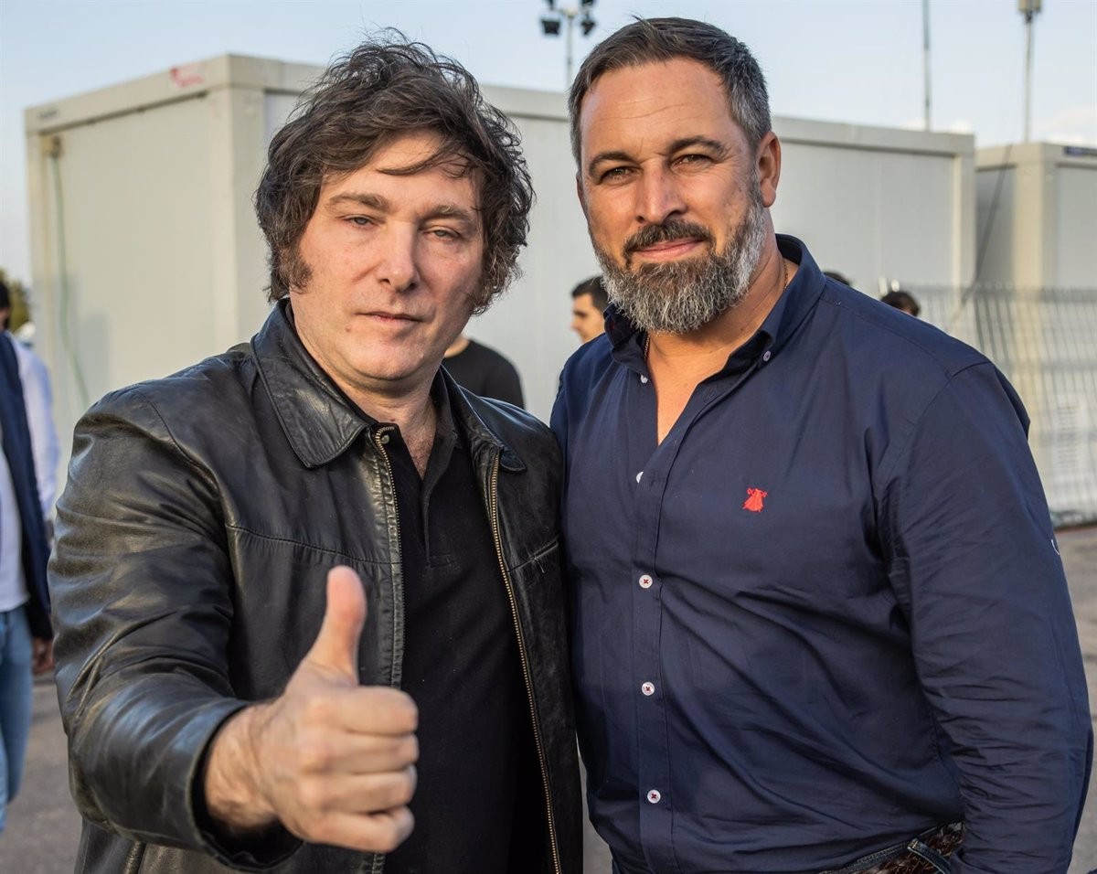 Javier Milei i Santiago Abascal, en un acte de Vox. - europa press