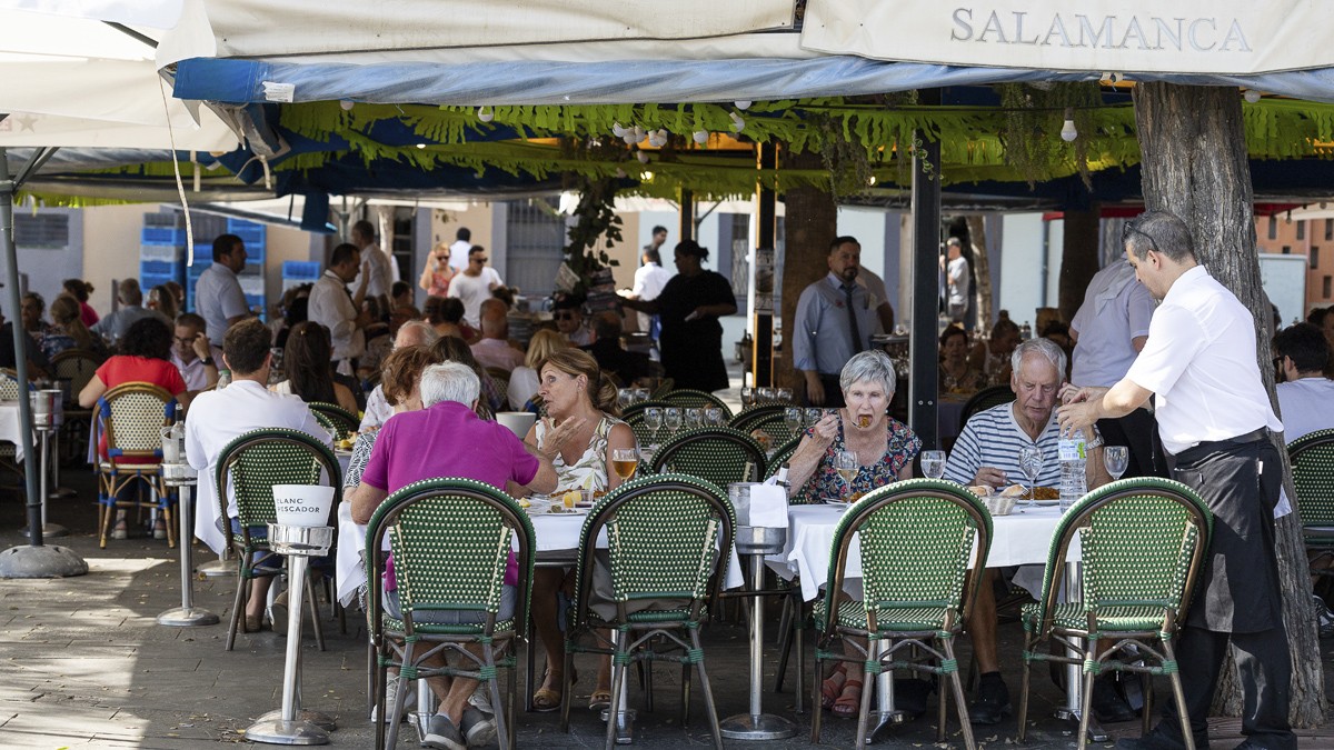 Trias salva l'ordenança de terrasses deÂ Collboni