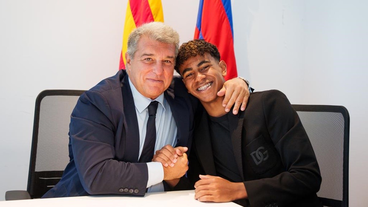 És oficial: Lamine Yamal renova amb el Barça fins al 2026