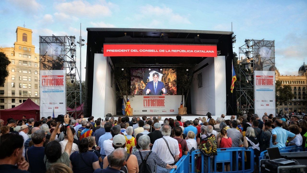 Puigdemont s'imposa al Consell per la República amb un 10% de participació