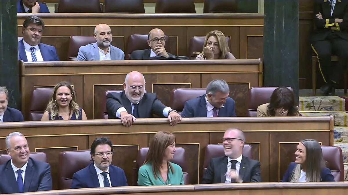Eduard Pujol (Junts) s'equivoca i vota a favor de la investiduraÂ deÂ Feijóo