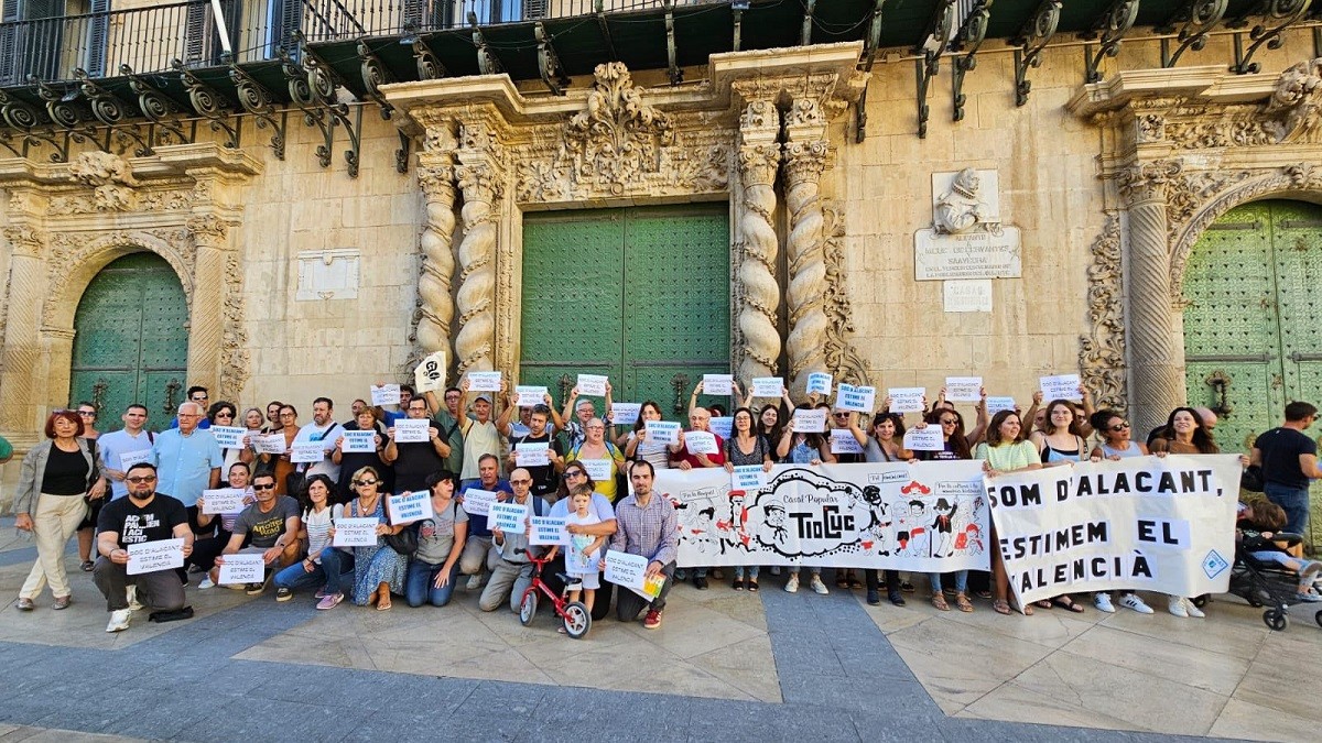 Vox fracassa en l'intent que Alacant deixi de ser ciutat catalanoparlant