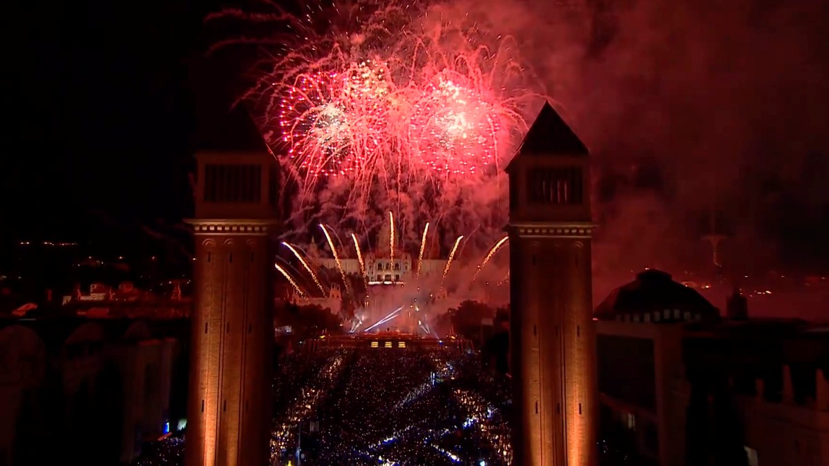 Un piromusical a ritme de Sónar posa punt final a les festes de la Mercè